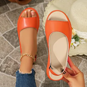 Sandales d'été plates et décontractées orange vif pour femmes avec un design à bout ouvert