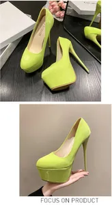 Detailansicht der neongrünen 16-cm-Plateau-Stilettos mit glänzender Lackoberfläche