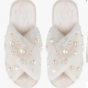 Women Fashion Fuzzy Faux Fur Cross Strap Slippers Flat Open Toe House Shoes with Artificial Pearl Decor Winter Warm Slides
