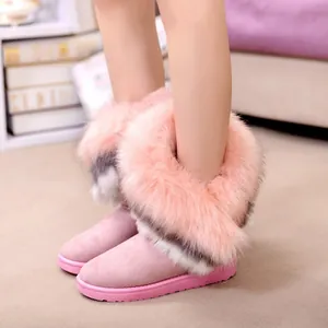 Bottes de neige roses en fausse fourrure pour femmes avec doublure chaude d'hiver.