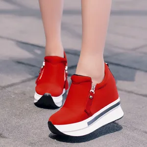 Stylische rote Canvas Plateau-Sneakers für Damen mit Reißverschluss und dicker weißer Sohle