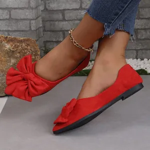 Eleganti ballerine rosse a punta scamosciate con grande fiocco decorativo da donna