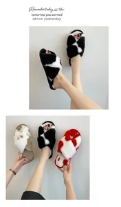 Dettaglio delle pantofole da interno in peluche con fasce incrociate in vari colori