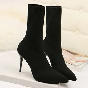 Elegante schwarze Strick-Sockenstiefel mit spitzer Zehenpartie und Stiletto-Absatz