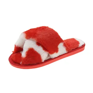 Morbide pantofole in peluche a fasce incrociate rosso e bianco per il comfort di casa
