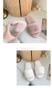 Gros plan sur des claquettes en fausse fourrure avec semelle souple et texture peluche