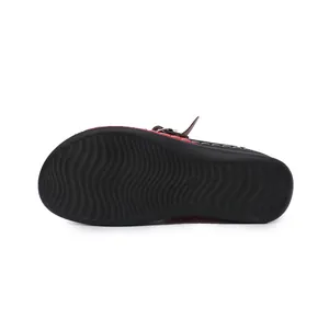 Durable anti-slip wavy tread outsole of black casual flat slippers with red stitching