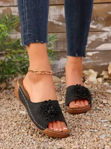 Mules à plateforme noires pour femmes avec fleur décorative et semelle compensée
