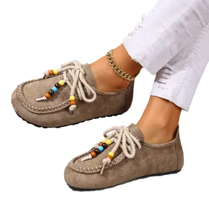 Retro-Slipper aus Wildleder für Damen mit bunten Perlenakzenten und weichen flachen Sohlen