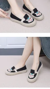 Schwarze Slipper mit traditioneller chinesischer Löwenkopf-Stickerei aus Canvas