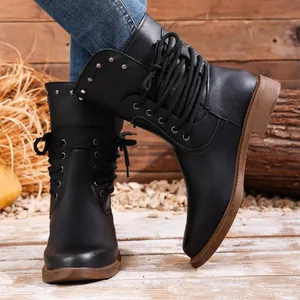 Schwarze Damen-Stiefeletten zum Schnüren mit modischen Nieten-Details für den Winter