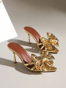 Mules dorées élégantes à talons hauts avec nœud décoratif géant et bout pointu