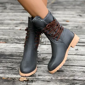Modische dunkelgraue Damen-Schnürstiefeletten mit braunen Schnürsenkeln und Gummisohle