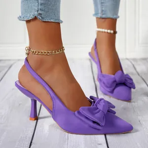 Elegante lila Slingback-Pumps im französischen Stil mit großer Schleife und Spitze