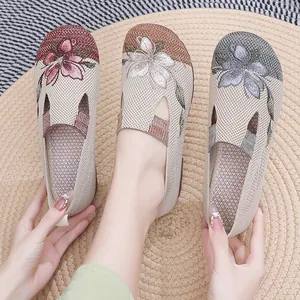 Comfortable women's embroidered loafers in three elegant colors with floral design.
