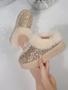Vista detallada de botas de nieve con plataforma para mujer con lentejuelas y piel