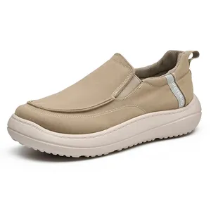 Atmungsaktive Herren Slipper aus khakifarbenem Canvas mit rutschfester Gummisohle