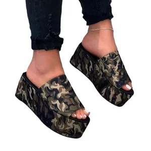Sandalias de plataforma con estampado de camuflaje para mujer y suela gruesa