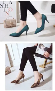 Escarpins à talons aiguilles pointus en vert émeraude et imprimé léopard tendance
