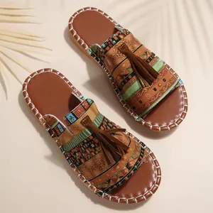 Vintage-Boho-Flachbild-Sandalen für Damen mit Quastendetail und lebendigem Musterdesign