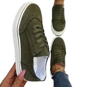 Olivgrüne Damen-Brogue-Sneaker mit einer bequemen, weichen weißen Plateausohle