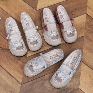 Elegant traditional Chinese embroidered floral flat shoes with comfortable soft soles for women