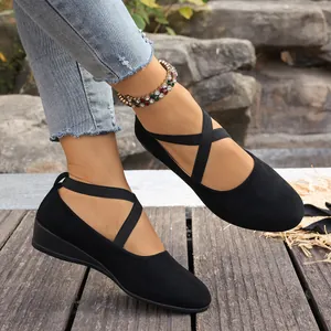 Ballerines à talons compensés noires avec brides croisées élastiques pour femmes