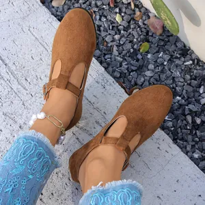 Ballerines Mary Jane en daim marron vintage avec détail de bride à boucle de ceinture