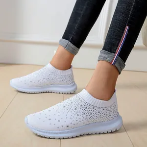 Atmungsaktive Damen-Sneaker aus Fly-Knit mit Strasssteinen und weicher Sohle