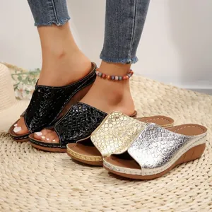 Women's Wedge Platform Slippers Peep Toe Crocodile Pattern PU Leather Metallic Slides Rhinestone Decor Summer Beach Sandals Casual Shoes