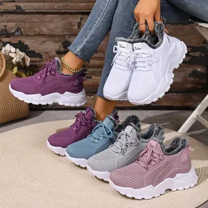 Verscheidenheid aan warme wintersneakers voor dames met pluche voering en kleuren