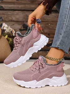 Stijlvolle roze gebreide wintersneakers voor dames met warme voering en dikke witte zool