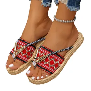 Chanclas de cuña bohemias con flores y plataforma de paja tejida para vacaciones en playa