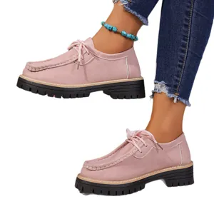 Mocassins rétro élégants en daim rose à lacets avec semelles épaisses et coutures pour femmes