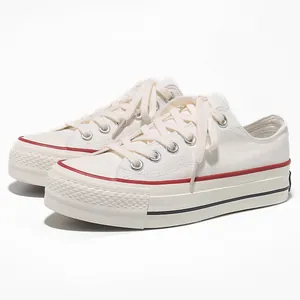 Eleganti sneakers in tela platform bianche con strisce rosse e nere, design casual basso