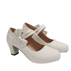 Elegantes zapatos de tacón Mary Jane crema para mujer con tacón bloque y lazo decorativo.