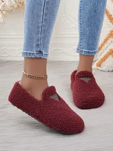 Gemütliche weinrote Pelz-Loafer für Damen mit weichem Plüschfutter und flacher Sohle