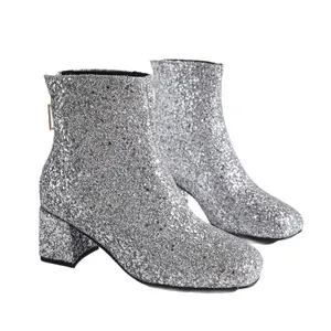 Botines elegantes de purpurina plateada con tacón de bloque para mujer, estilo festivo.