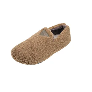 Gemütliche braune Lammfell-Loafer für Damen mit weicher Sohle und warmem Fleecefutter.