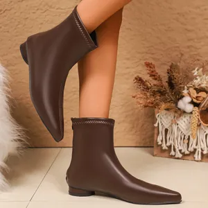 Braune elastische Damen-Stiefeletten mit quadratischer Zehenpartie und weiter Wade