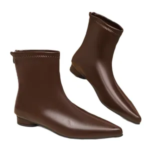 Elegante dunkelbraune Damenstiefeletten mit spitzer Zehenpartie und hinterem Reißverschluss