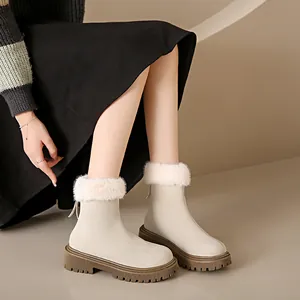 Bottes de neige beiges élégantes doublées de peluche avec bordure en fausse fourrure