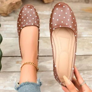 Scarpe piatte marroni a pois stile retrò per donna con suola morbida e punta tonda