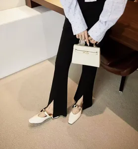 Elegante weiße Pantoletten mit eckiger Zehenpartie und Schnalle für Damen im Sommer