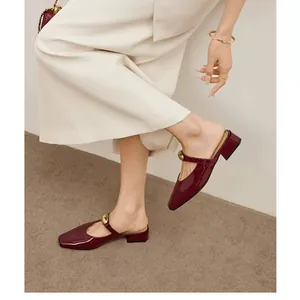 Eckige Zehe Geschlossene Mules Damen Sommer Blockabsatz Pantoletten PU Leder Metallische Dekoration Pendeln Einzelne Schuhe