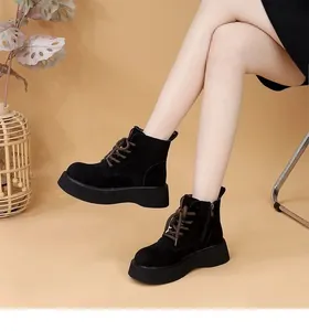 Elegant black thick sole platform Martin boots with warm lining for winter season