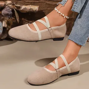 Eleganti ballerine Mary Jane in pelle scamosciata beige con elastici incrociati da donna