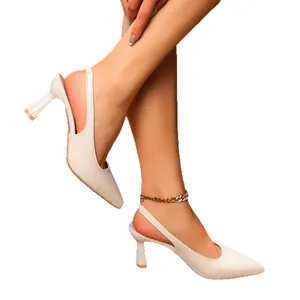 Eleganti décolleté beige slingback a punta con tacco a spillo per donna, estate.