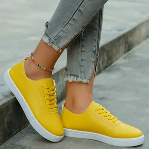 Ζωντανά κίτρινα γυναικεία casual sneakers με επίπεδη αντιολισθητική σόλα και κορδόνια