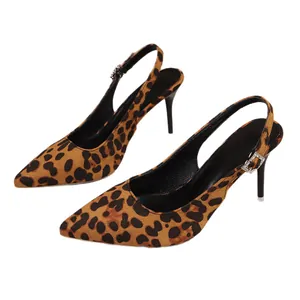 Stilvolle Damen Sandalen mit Leopardenmuster, spitzer Zehenpartie und Pfennigabsatz